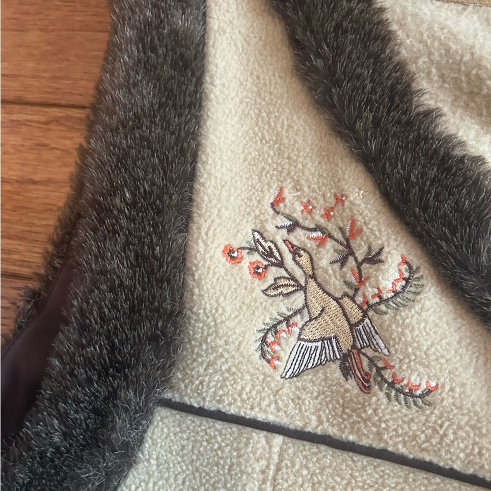 Cottagecore rustic embroidered fleece vest - Picture 2 of 11